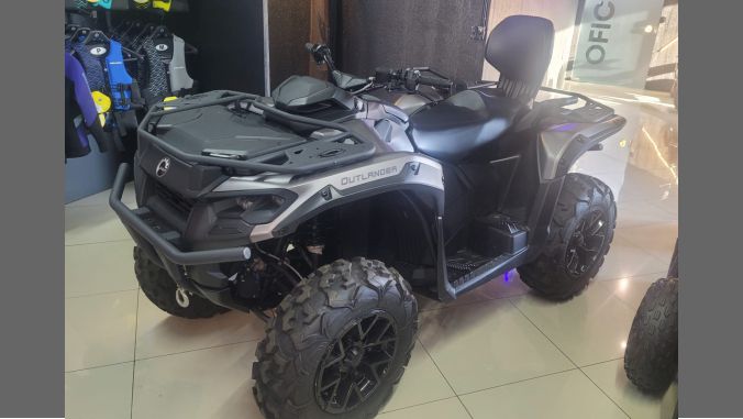 02 Outlander 700 Max XT